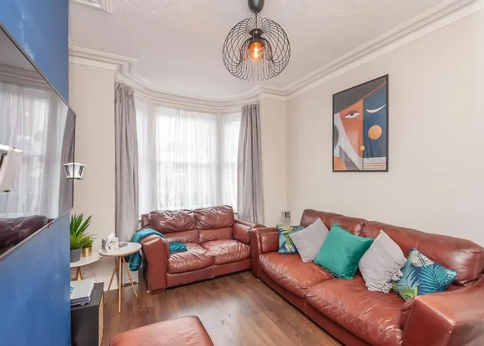 4-bed House - Sleeps 9 Free Parking & Wifi Сasa de vacaciones Leeds (West Yorkshire)