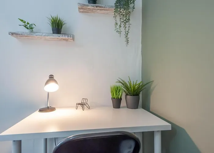 4-bed House - Sleeps 9 Free Parking & Wifi