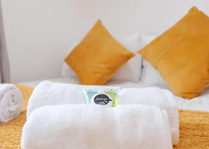 Сasa de vacaciones 4-bed House - Sleeps 9 Free Parking & Wifi Leeds (West Yorkshire)