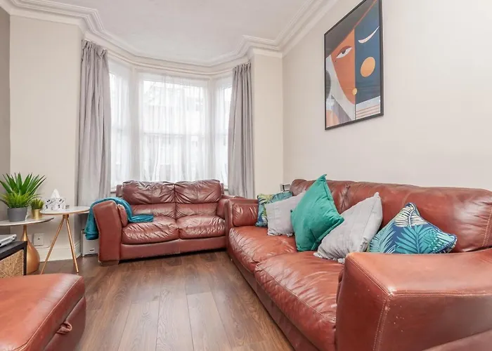 4-bed House - Sleeps 9 Free Parking & Wifi Сasa de vacaciones Leeds (West Yorkshire)