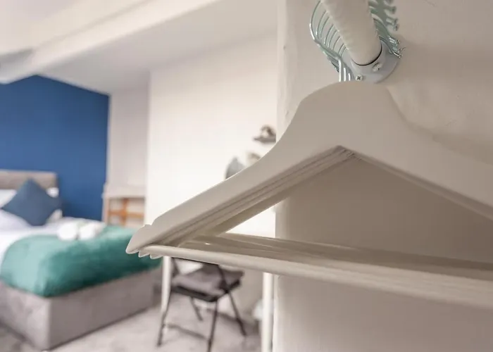 4-bed House - Sleeps 9 Free Parking & Wifi Сasa de vacaciones *