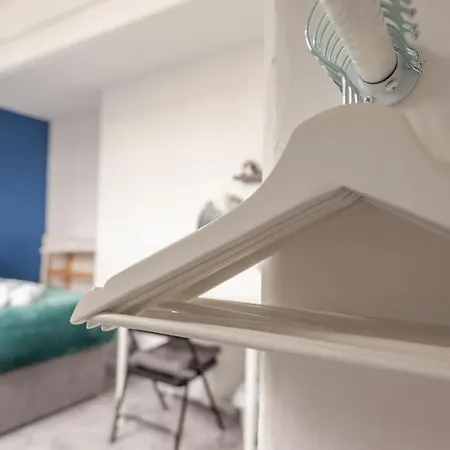 4-bed House - Sleeps 9 Free Parking & Wifi Hébergement de vacances *