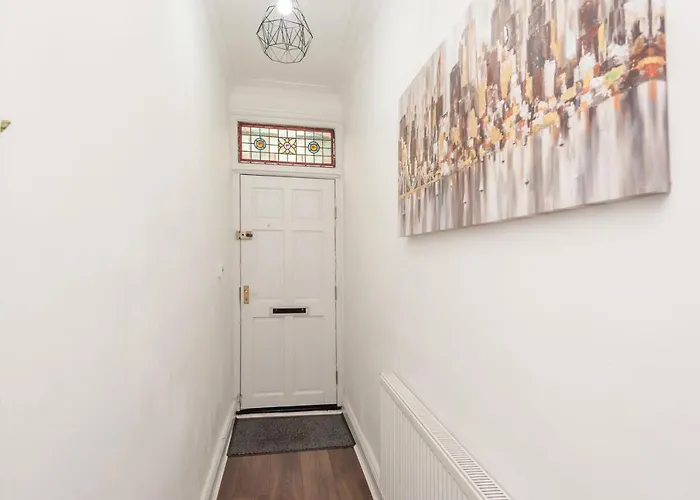 Casa vacanze 4-bed House - Sleeps 9 Free Parking & Wifi